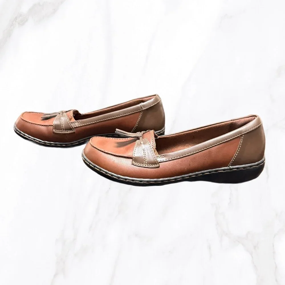 Clarks Collection Women's Brown Tasseled Comfort Loafers, Size 8.5 - Picture 4 of 10
